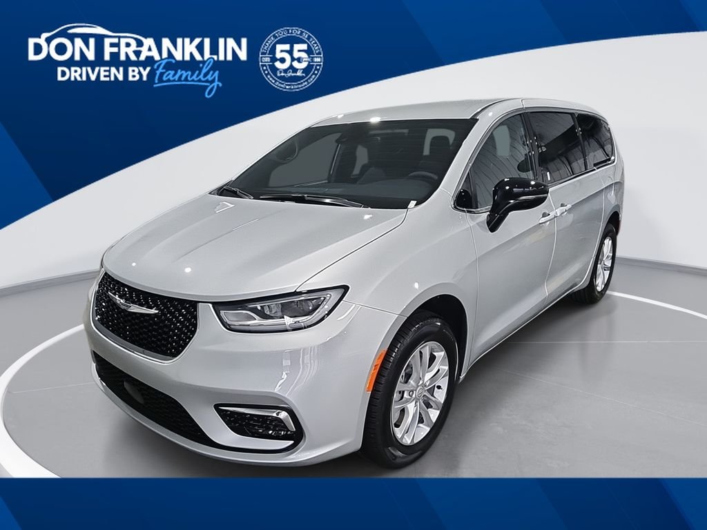 2026 Chrysler Pacifica Select AWD's photo