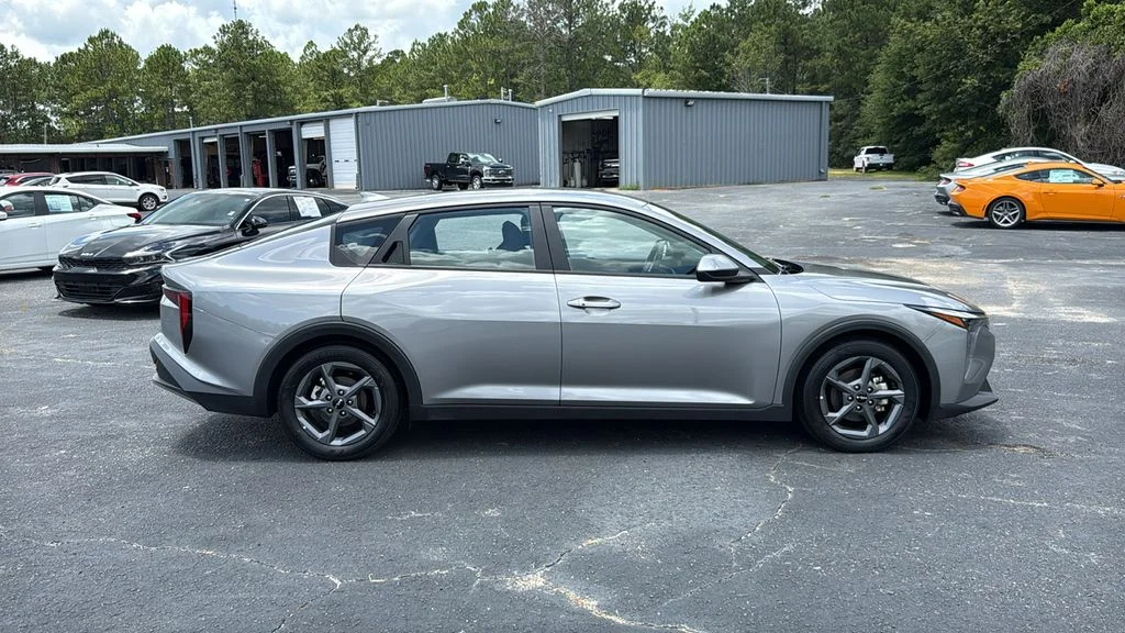 Used 2025 Gray Kia LXS image 8