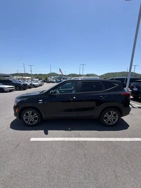 Used 2021 Black Kia LX image 3