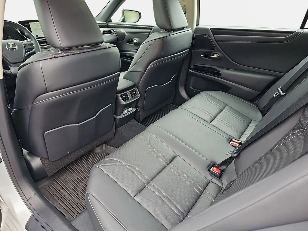 Used 2025 White Lexus 300h Luxury image 13