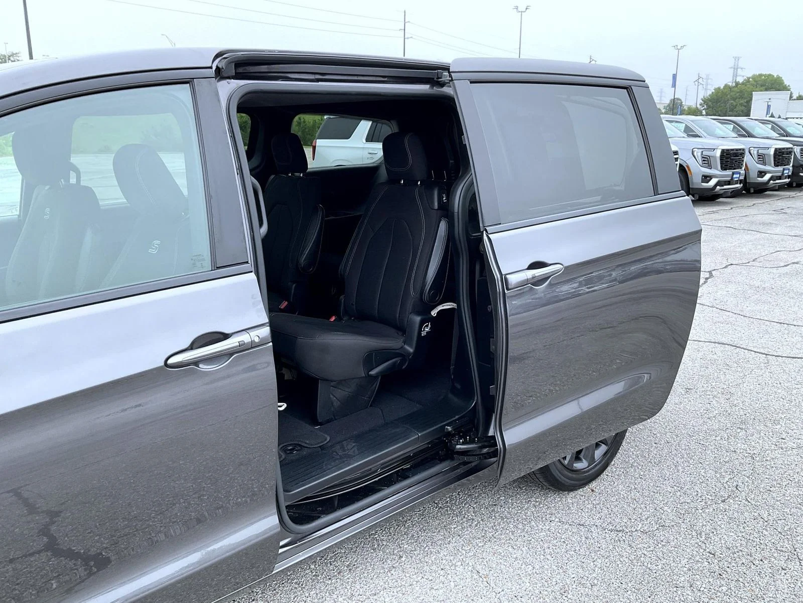 Used 2019 Gray Chrysler Touring Plus image 22
