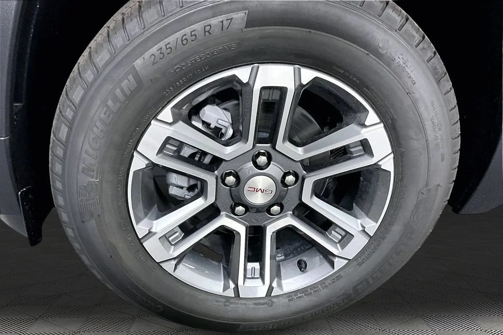 New 2027 Summit White GMC Elevation image 13
