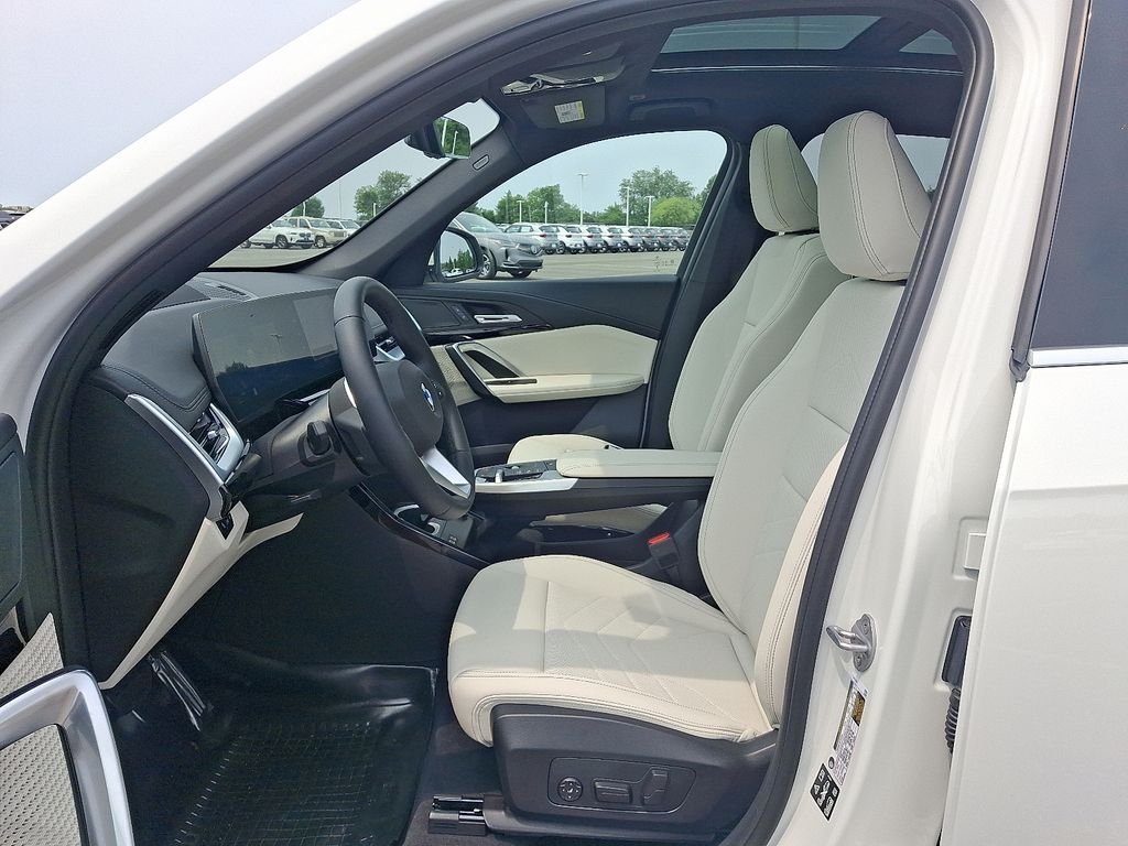 New 2026 Alpine White BMW xDrive28i image 6