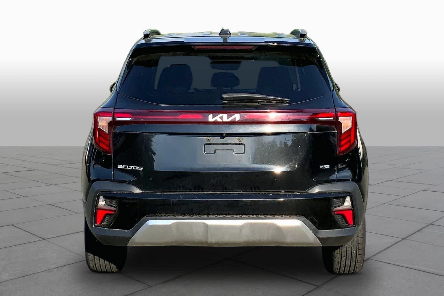 Used 2024 Fusion Black Kia EX image 5