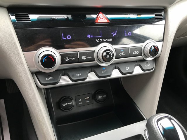 Used 2020 Phantom Black Hyundai SEL image 19