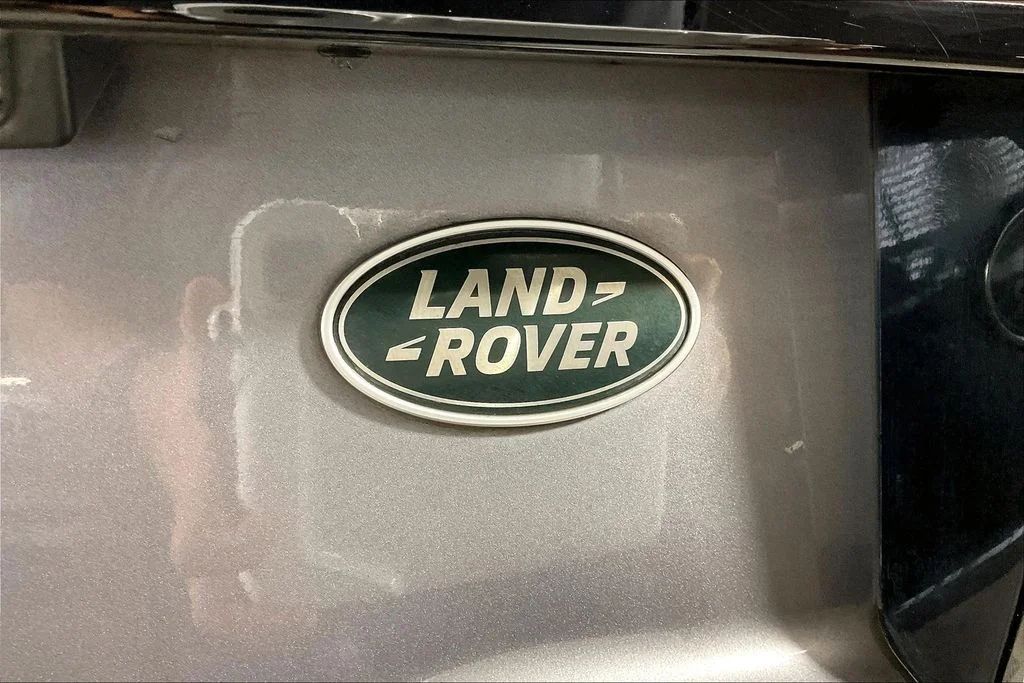 Used 2020  Land Rover SE image 30