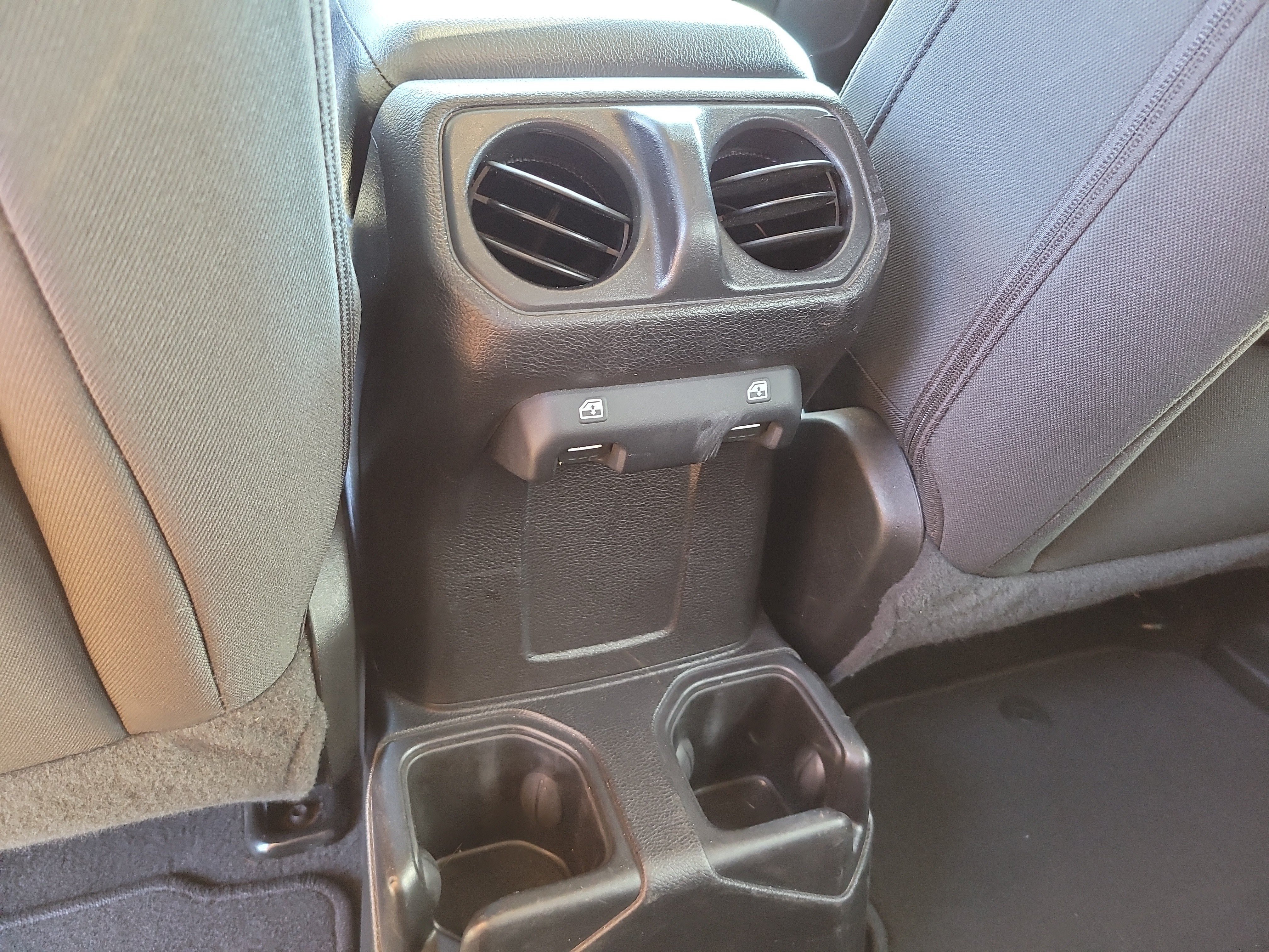 Used 2021 Sarge Green Clearcoat Jeep Unlimited Islander image 13