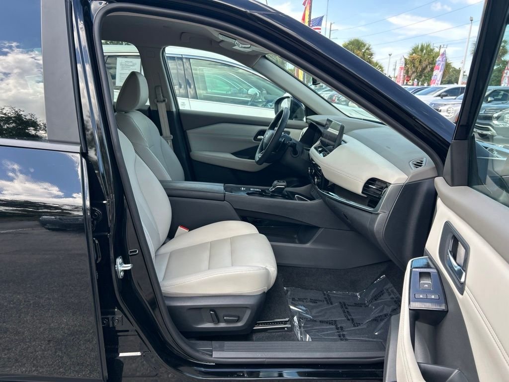 Used 2025 Black Nissan SL image 41