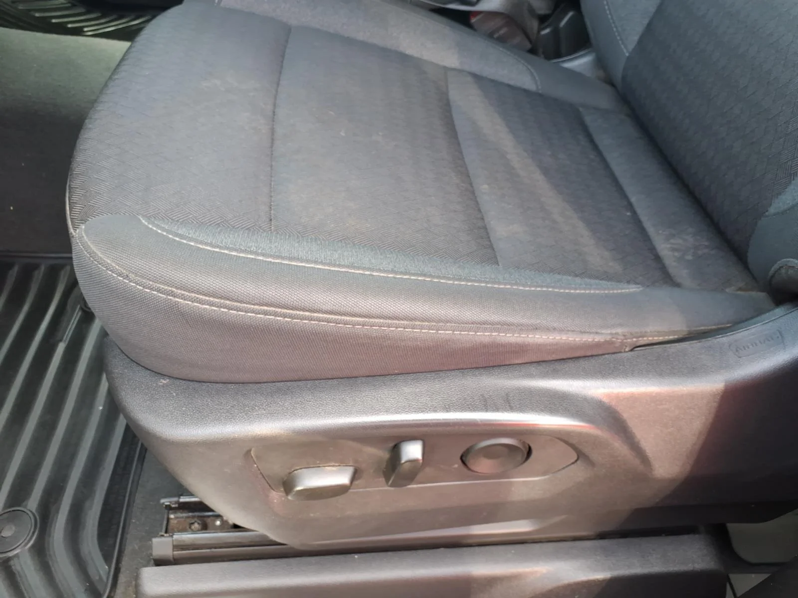 2025 Chevrolet Silverado 1500 LT - Photo 15