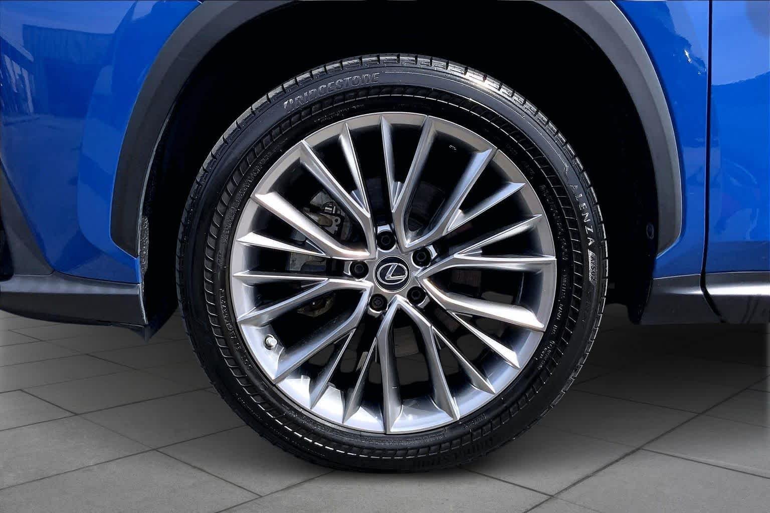 Used 2022 GRECIAN WATER Lexus Premium image 16