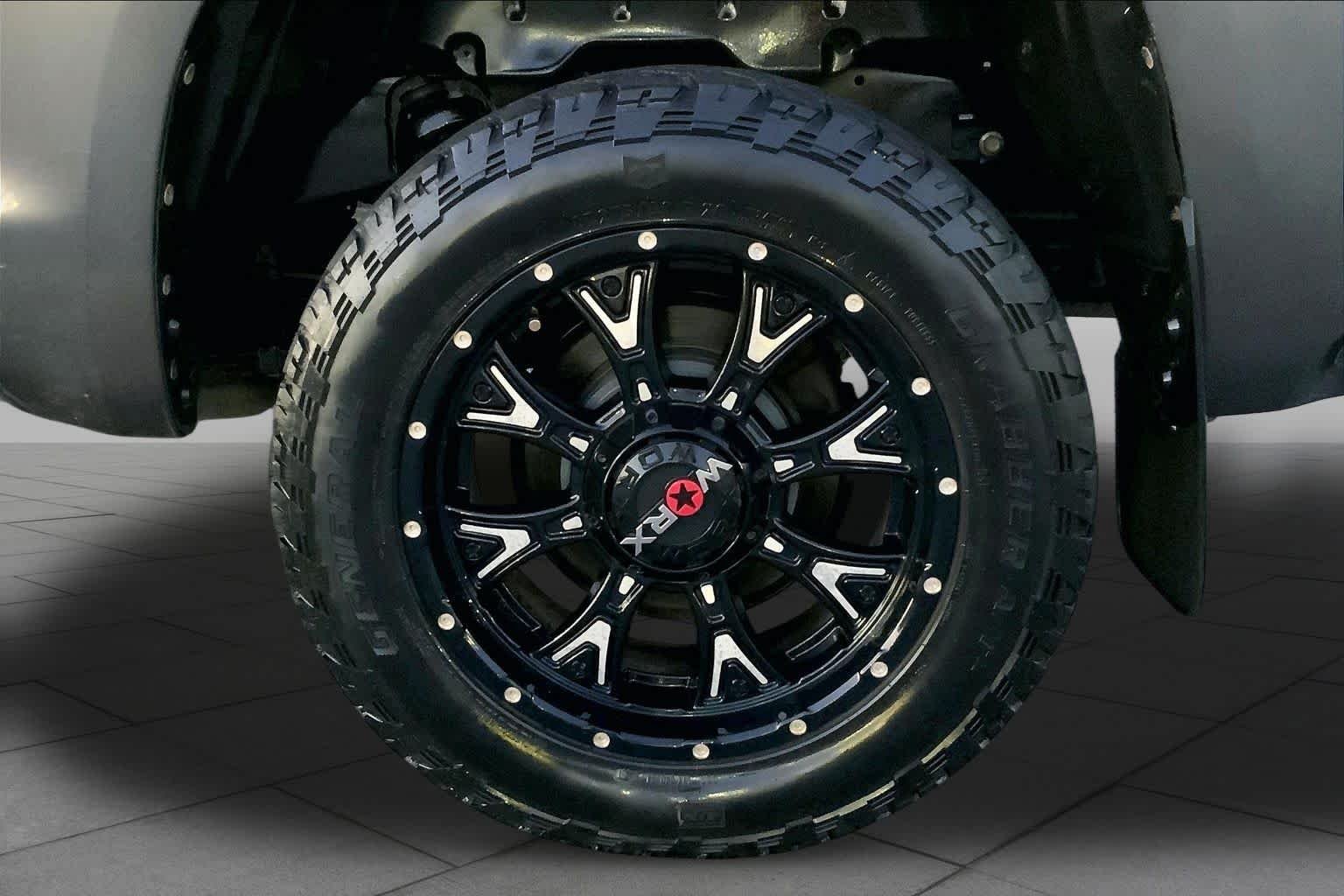 Used 2015 Magnetic Gray Metallic Toyota Platinum image 9