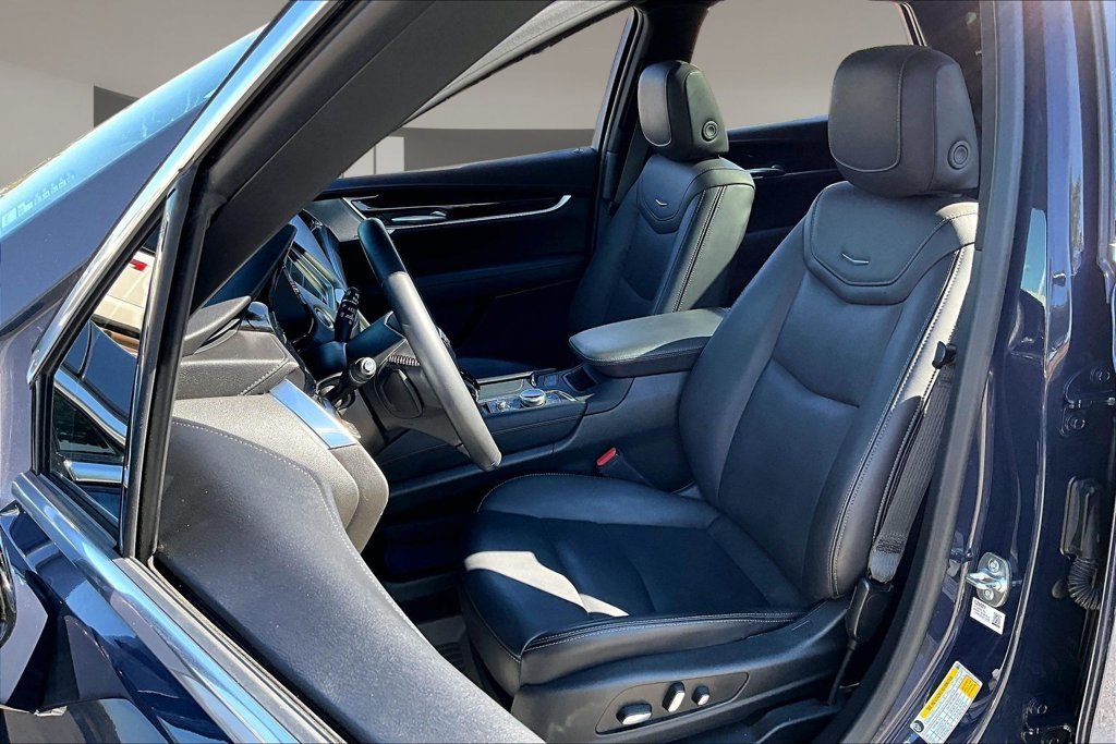 Used 2025 Black Cadillac Premium Luxury image 27