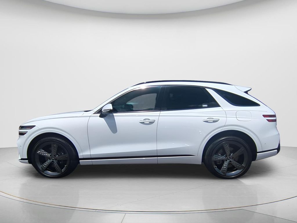 Used 2022 White Genesis 3.5T Sport image 8
