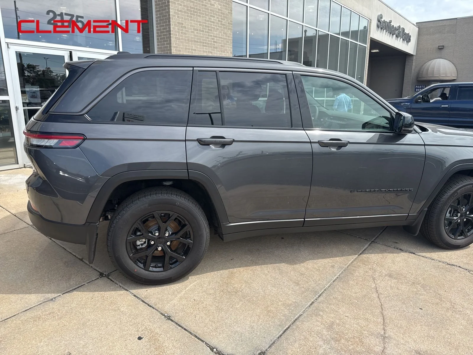 New 2026 Baltic Gray Metallic Clear-Coat Exterior Paint Jeep Altitude image 11