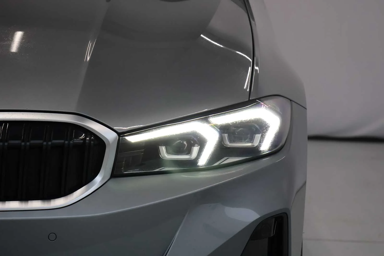 Certified Used 2025 Skyscraper Grey Metallic BMW 330i image 4