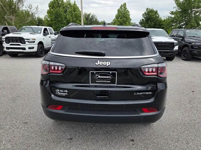New 2026 Diamond Black Crystal Pearl-Coat Exterior Paint Jeep Limited image 11