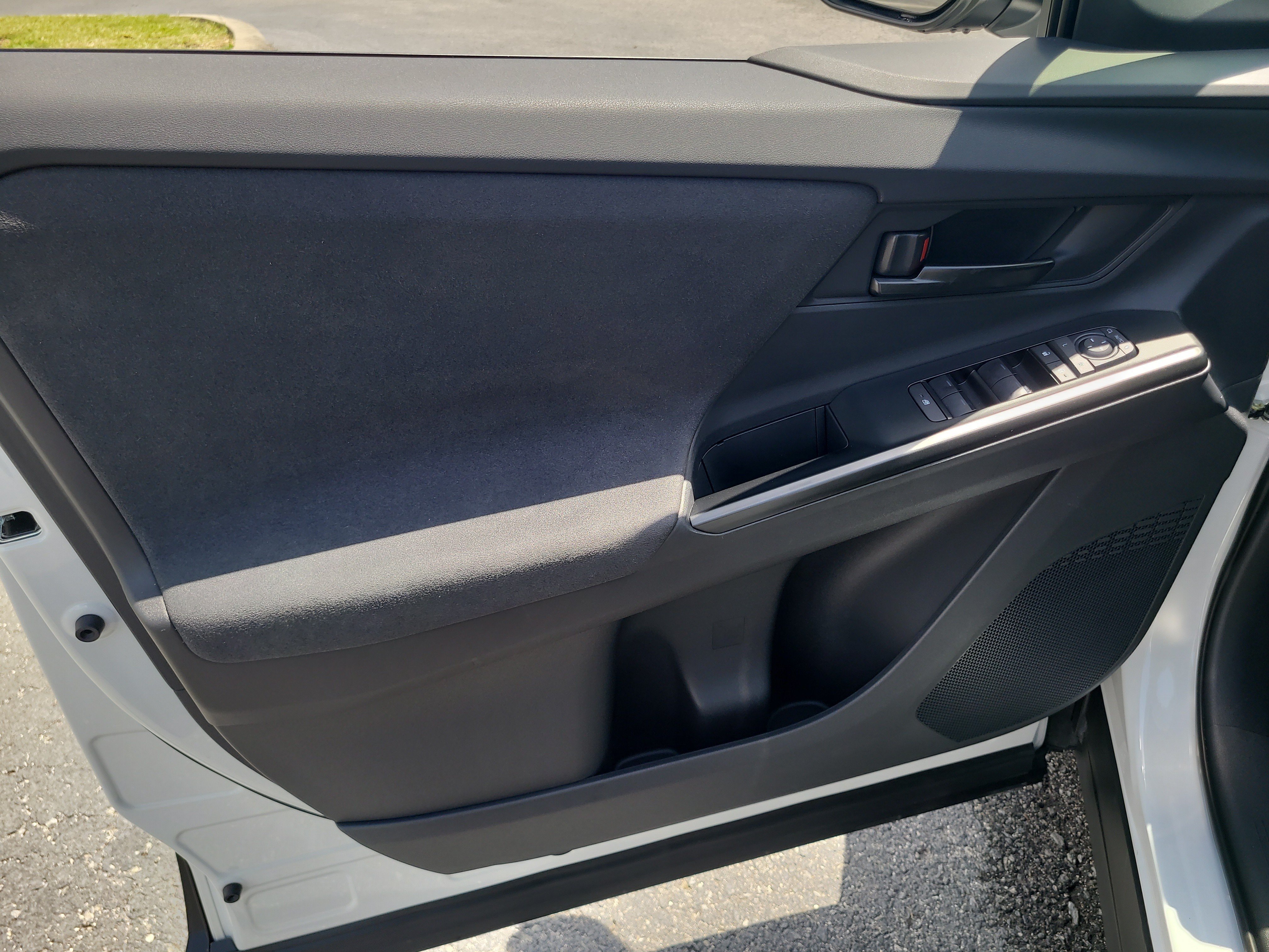 Used 2026 Wind Chill Pearl Toyota SE image 17