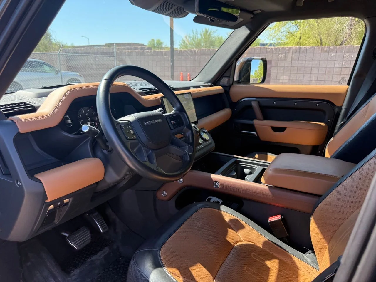 Used 2024  Land Rover X image 13