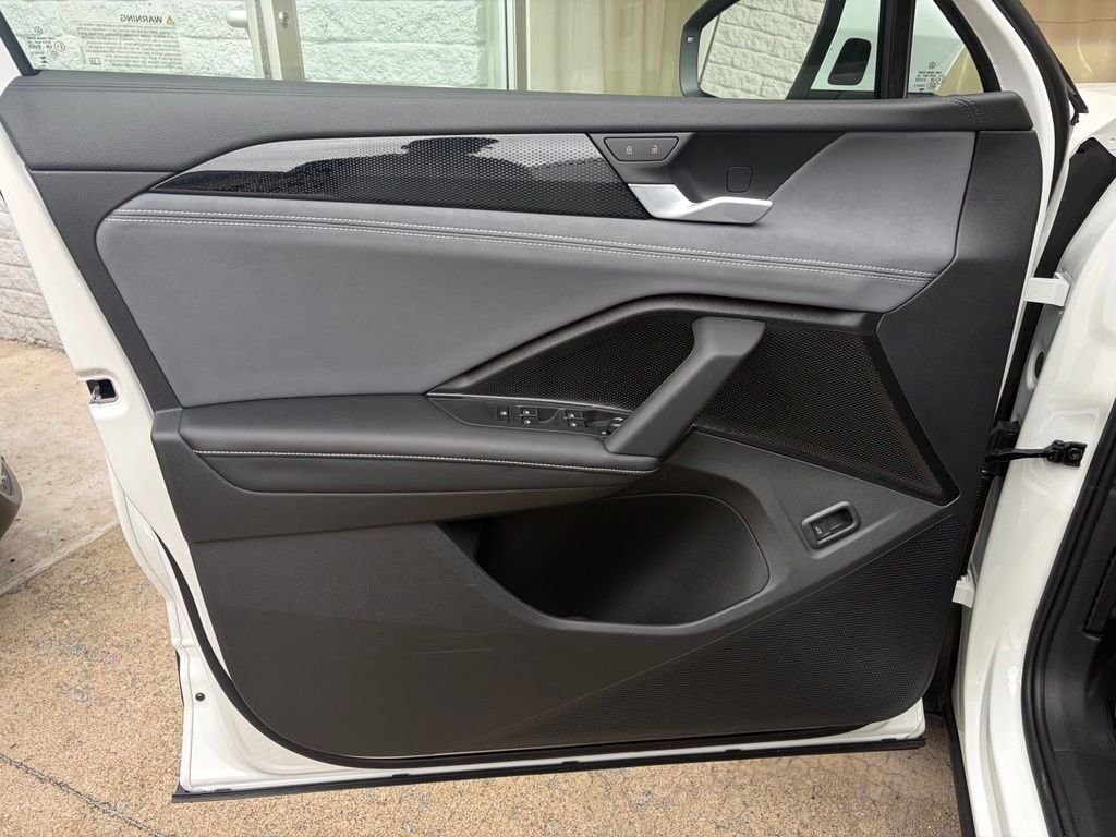 New 2026 Pure White Volkswagen SE image 15