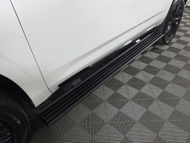 Used 2022 Crystal White Tricoat Cadillac Sport Platinum image 12