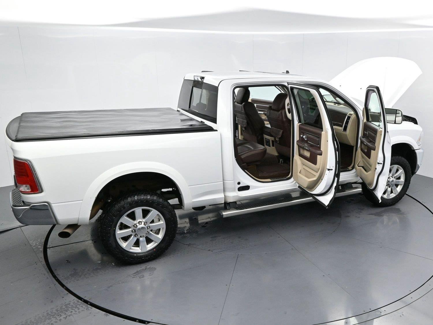 Used 2018 Bright White Clearcoat Ram Longhorn image 42