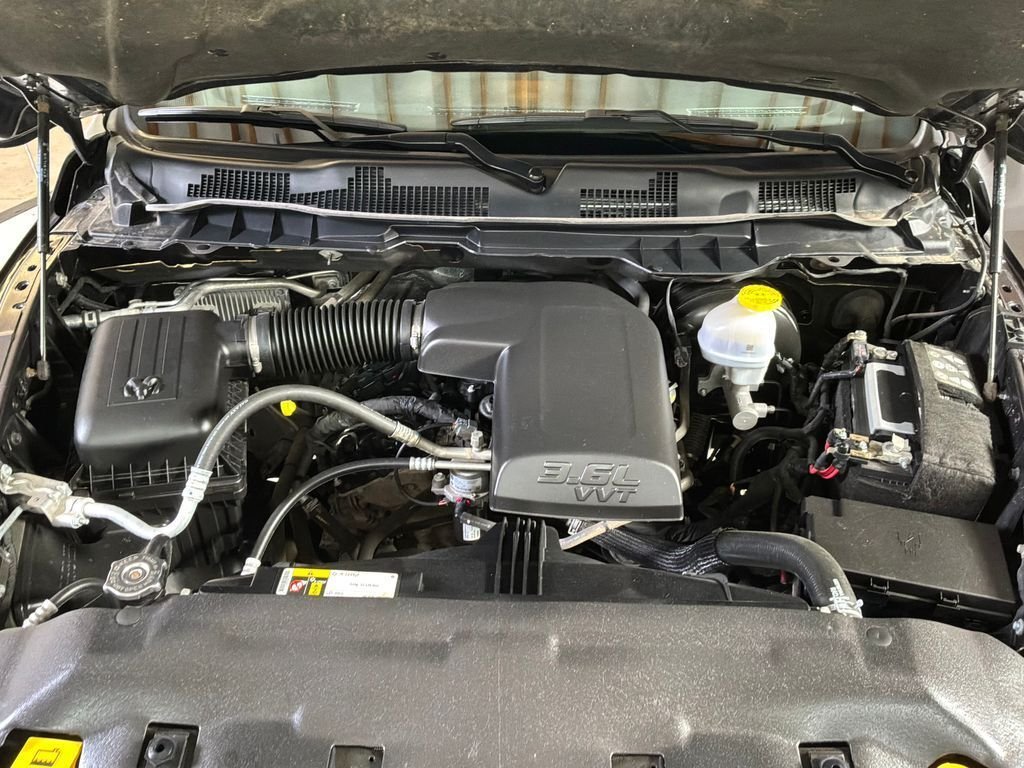 2024 RAM Ram 1500 Classic SLT - Photo 25