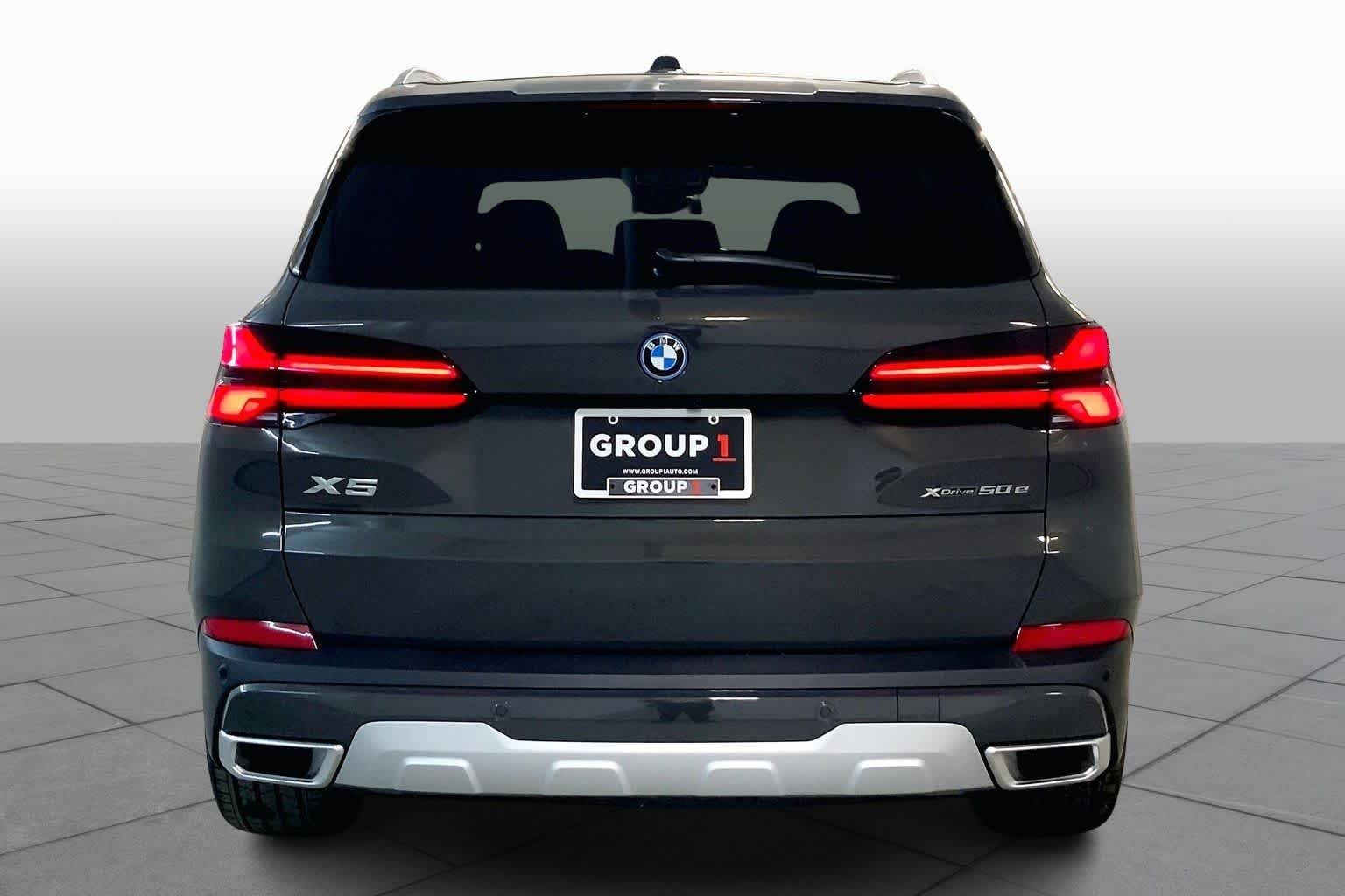 New 2026 Dravit Grey Metallic BMW xDrive50e image 4