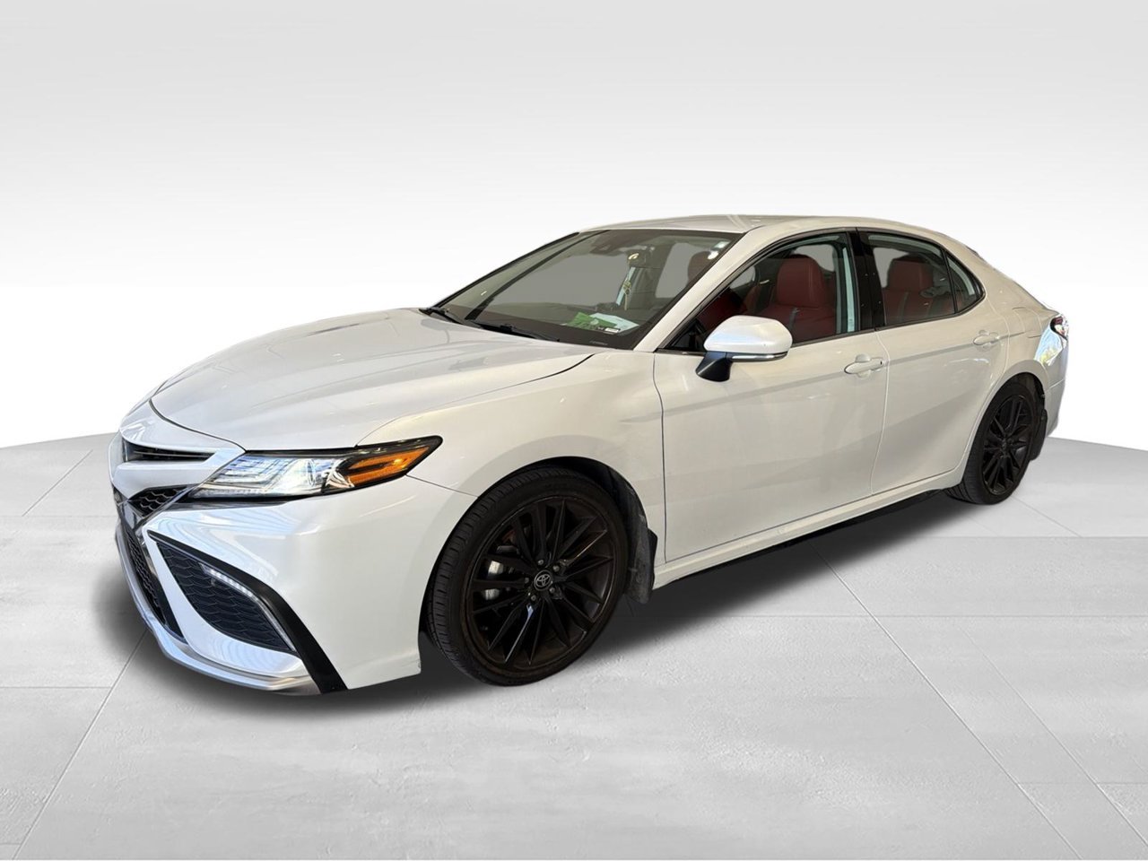Used 2024 Off-white Toyota XSE image 5