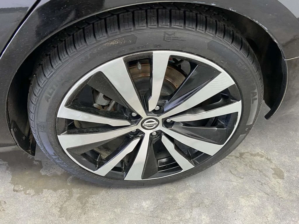 Used 2021 Black Nissan 2.5 SR image 9