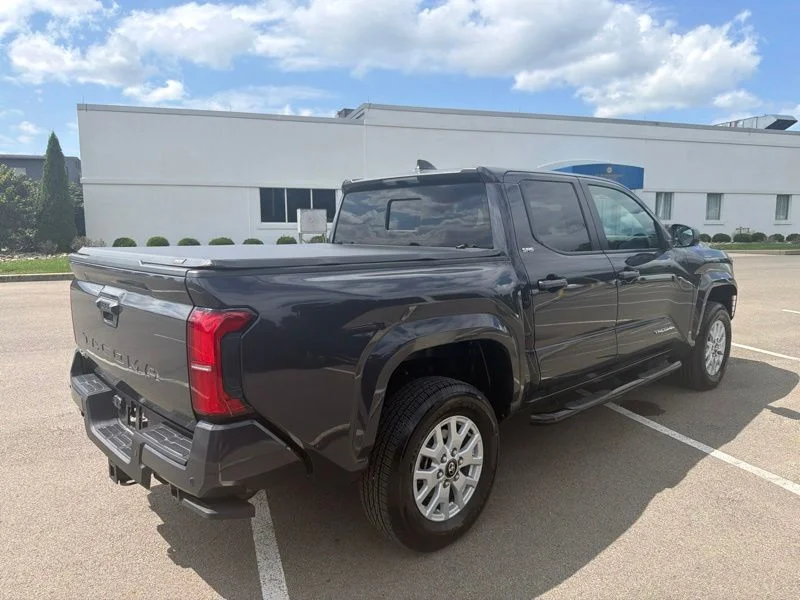 Used 2024  Toyota SR5 image 3