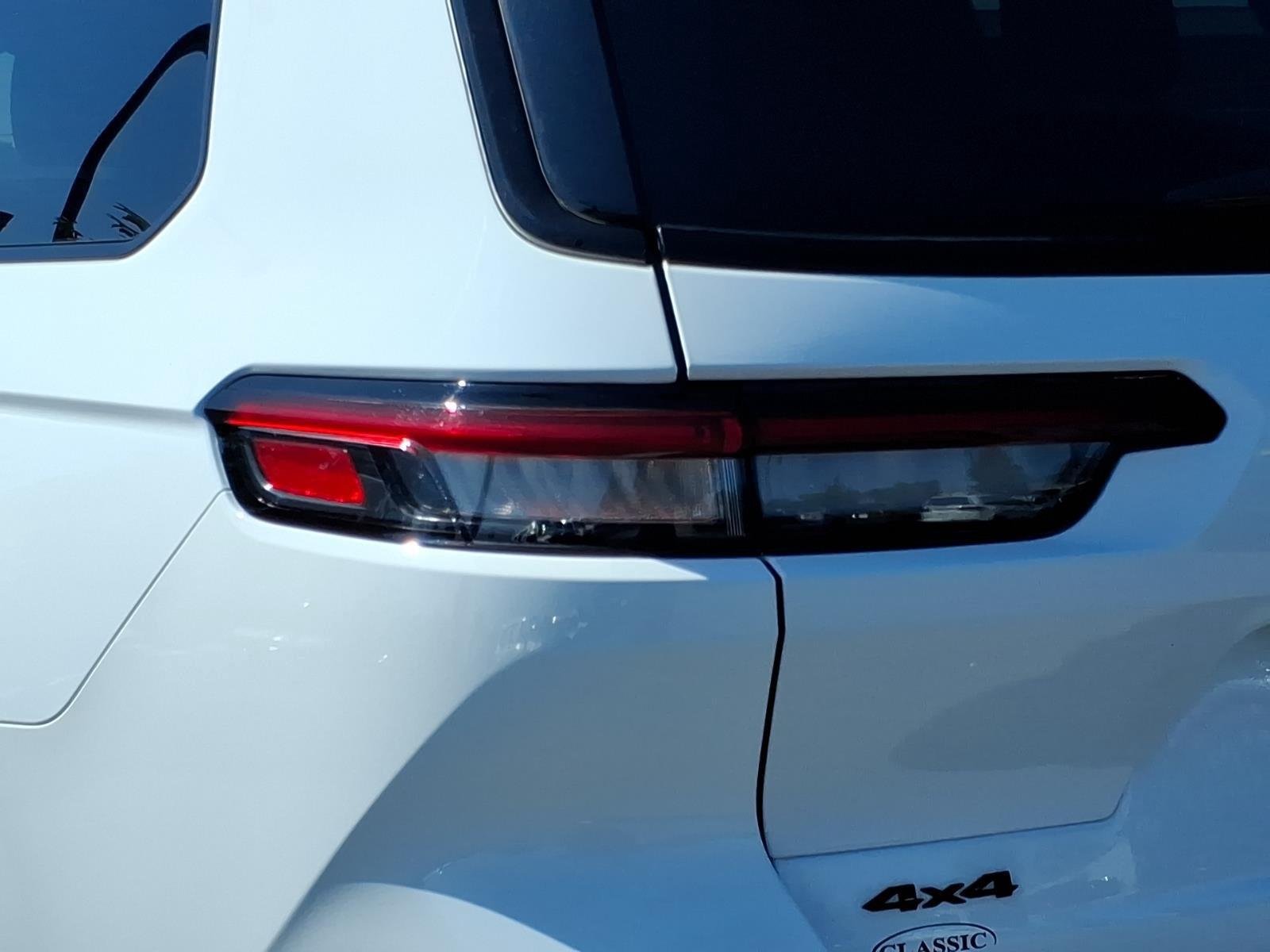 Used 2024 Bright White Clearcoat Jeep Summit image 18