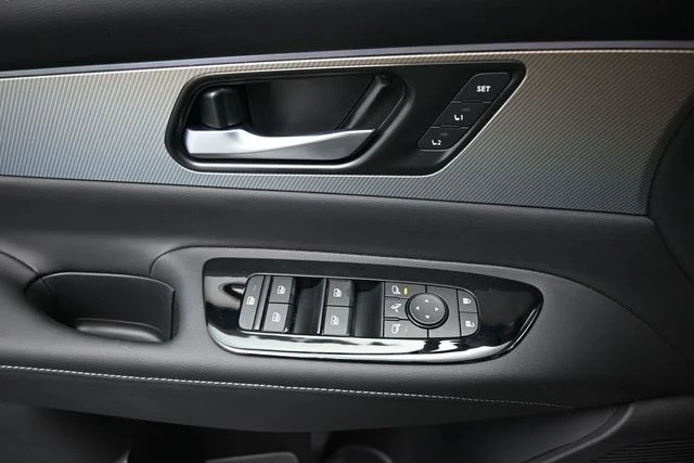 New 2026 Everest White Pearl TriCoat Nissan Platinum image 17