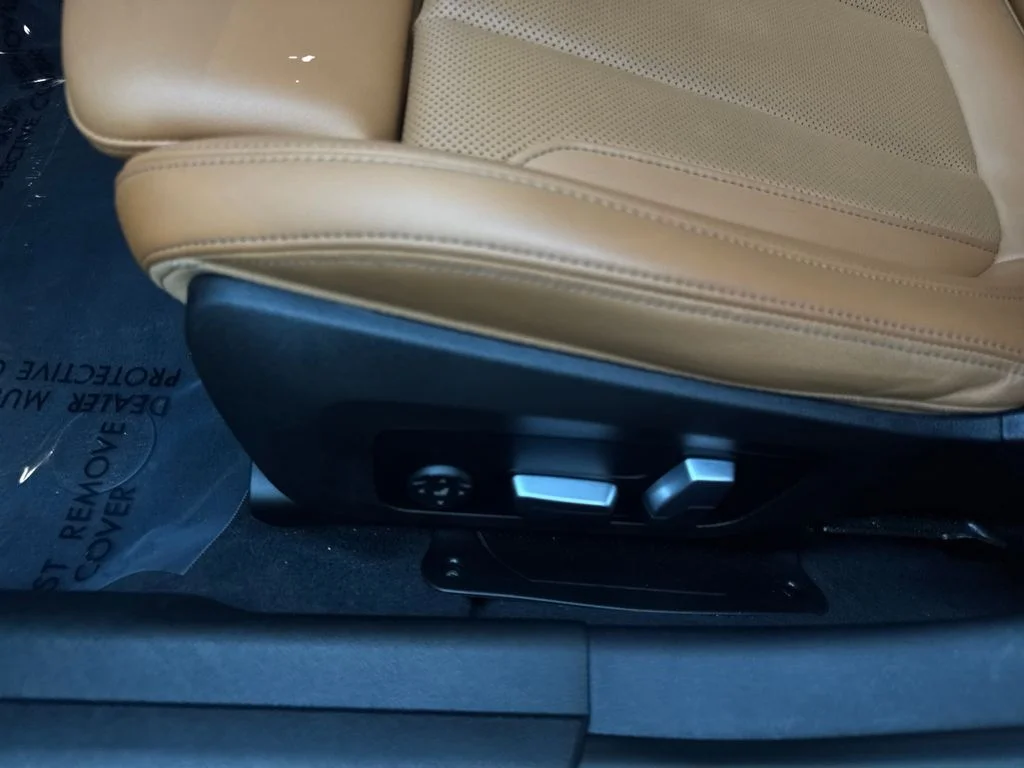 Used 2023 Black BMW 330i image 30