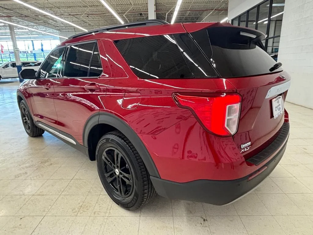 Certified Used 2023 Rapid Red Metallic Tinted Clearcoat Ford XLT image 6