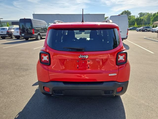 Used 2017 Red Jeep Latitude image 4