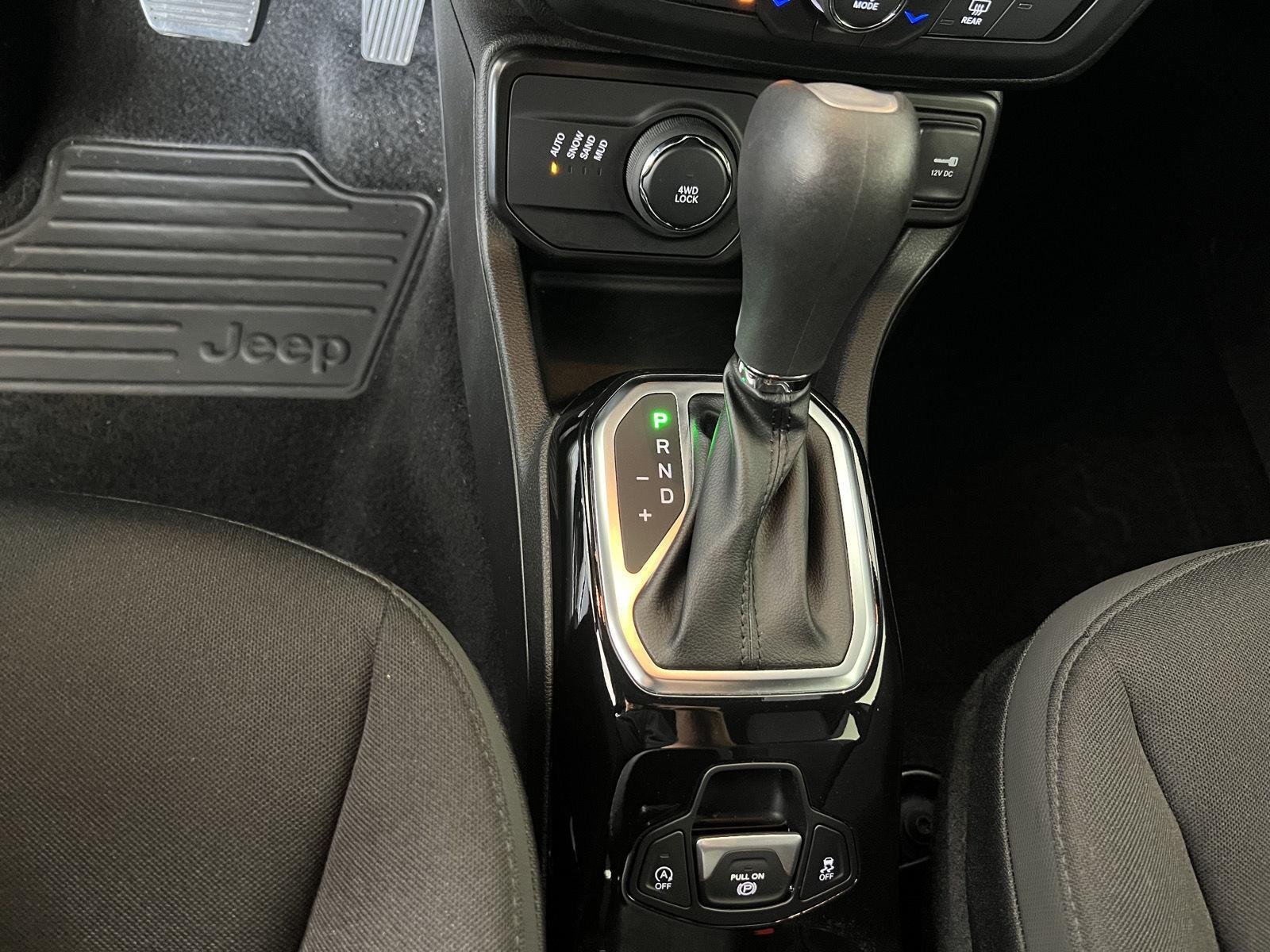 Used 2022 Black Clearcoat Jeep Altitude image 24