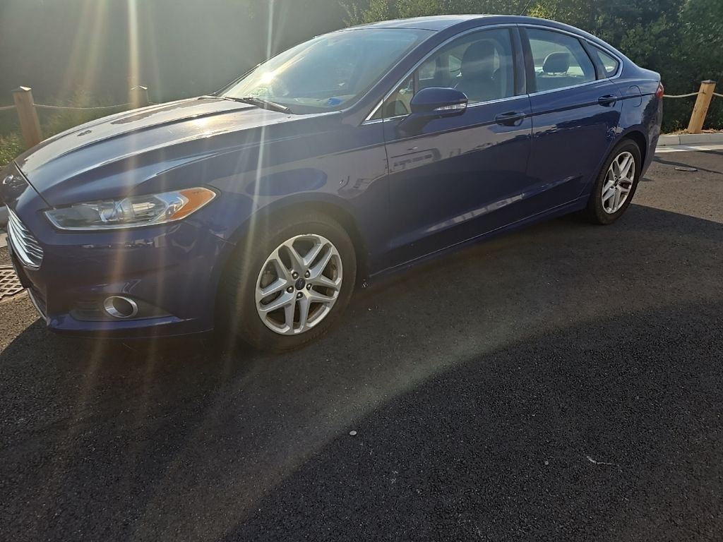 Used 2013 Blue Ford SE image 1