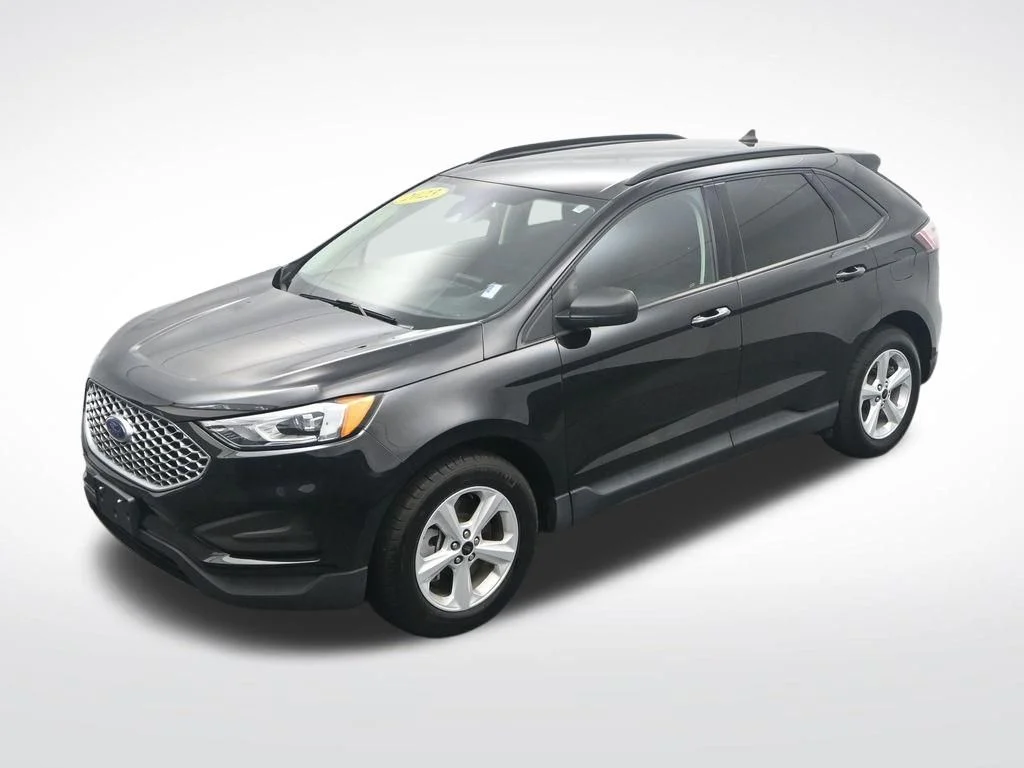Used 2023 Black Metallic Ford SE image 30