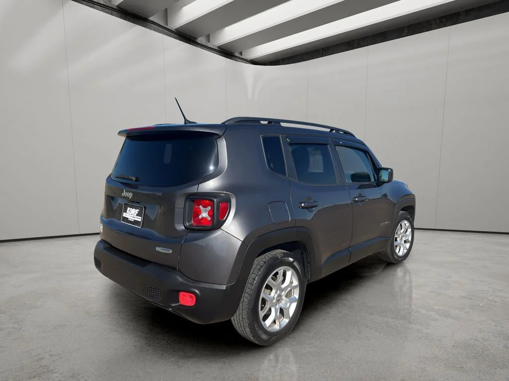 Used 2017 Granite Crystal Metallic Clearcoat Jeep Latitude image 5