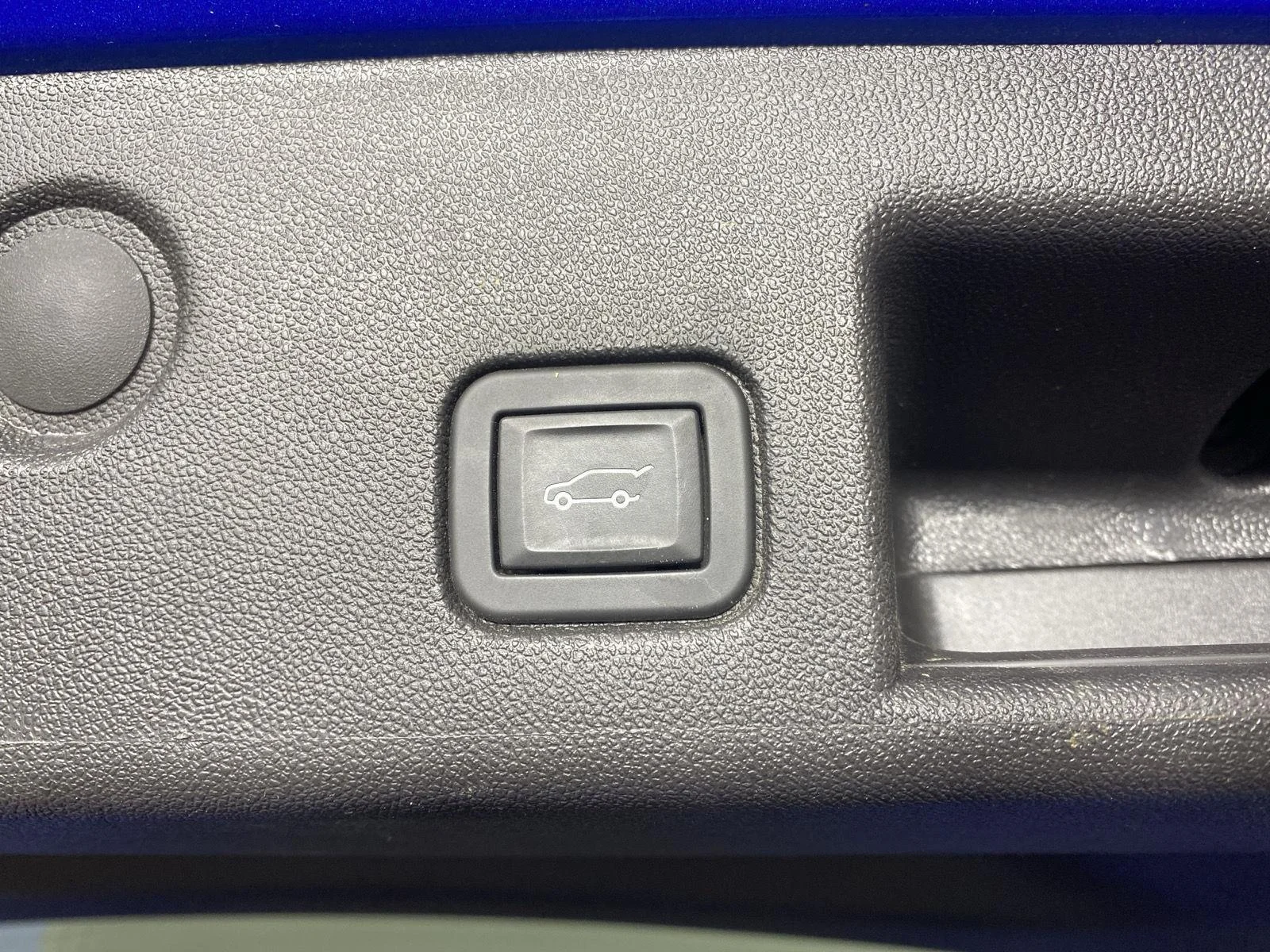 Used 2024 Riptide Blue Metallic Chevrolet LT image 27