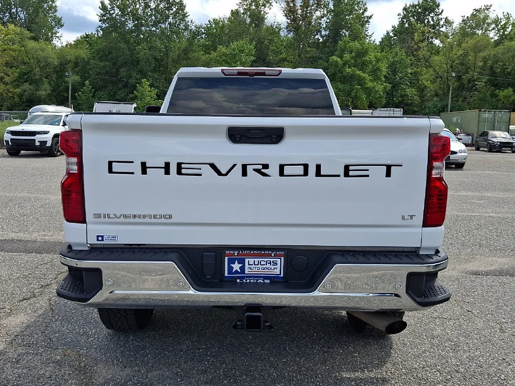 Used 2024 Summit White Chevrolet LT image 10