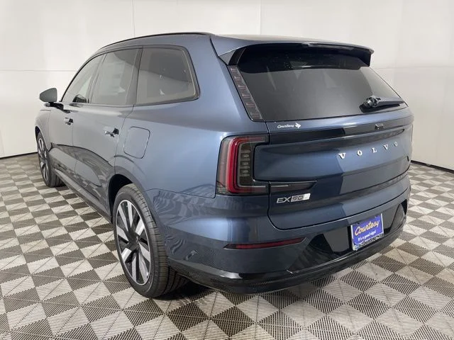 Used 2025 Blue Volvo Ultra Twin Motor Performance image 8