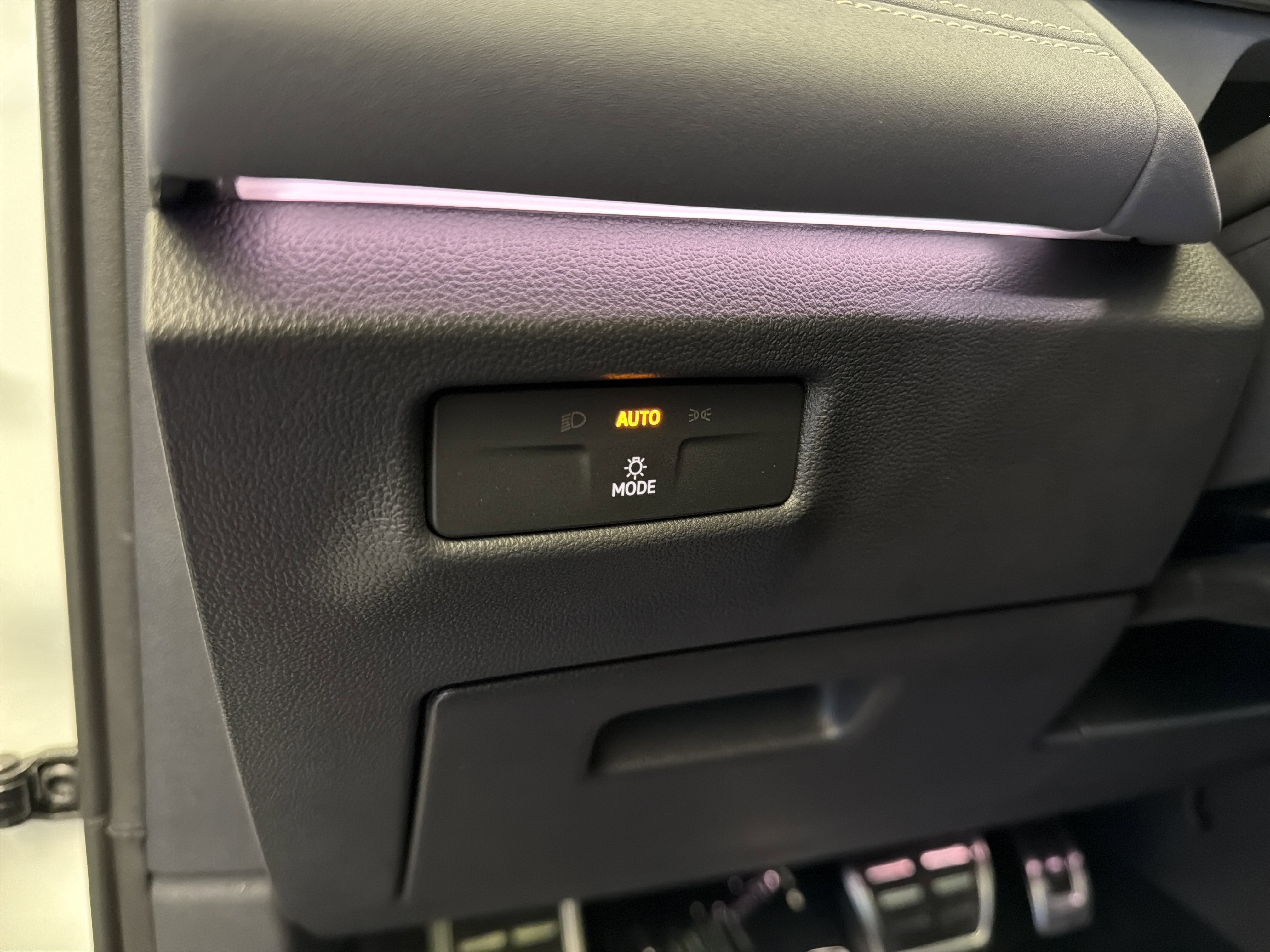 New 2026 Opal White w/Deep Black Roof Volkswagen SE R-Line Black image 15