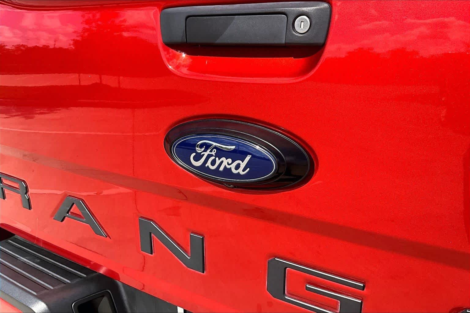Used 2019 Hot Pepper Red Metallic Tinted Clearcoat Ford XLT image 29