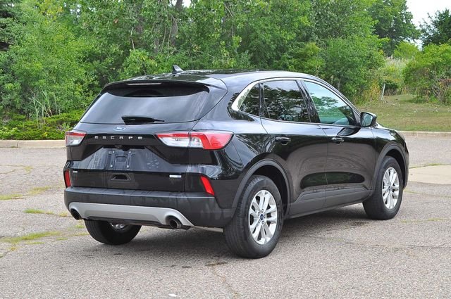 Used 2020 Black Ford SE image 3