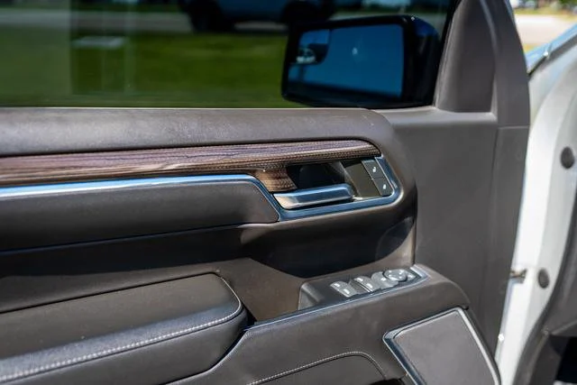 Used 2022 Silver Ice Metallic Chevrolet LT image 29