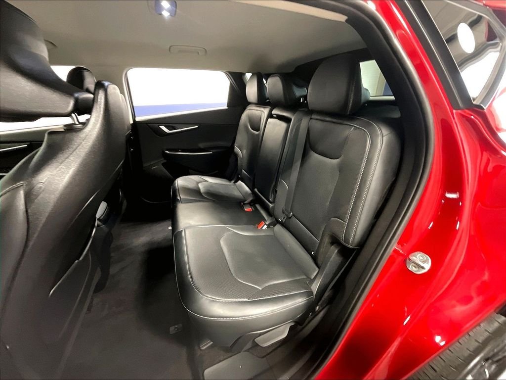 Used 2022 Red Kia Wind image 15