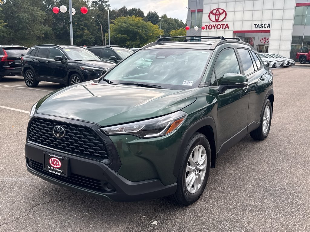 Used 2024 Green Toyota LE image 3