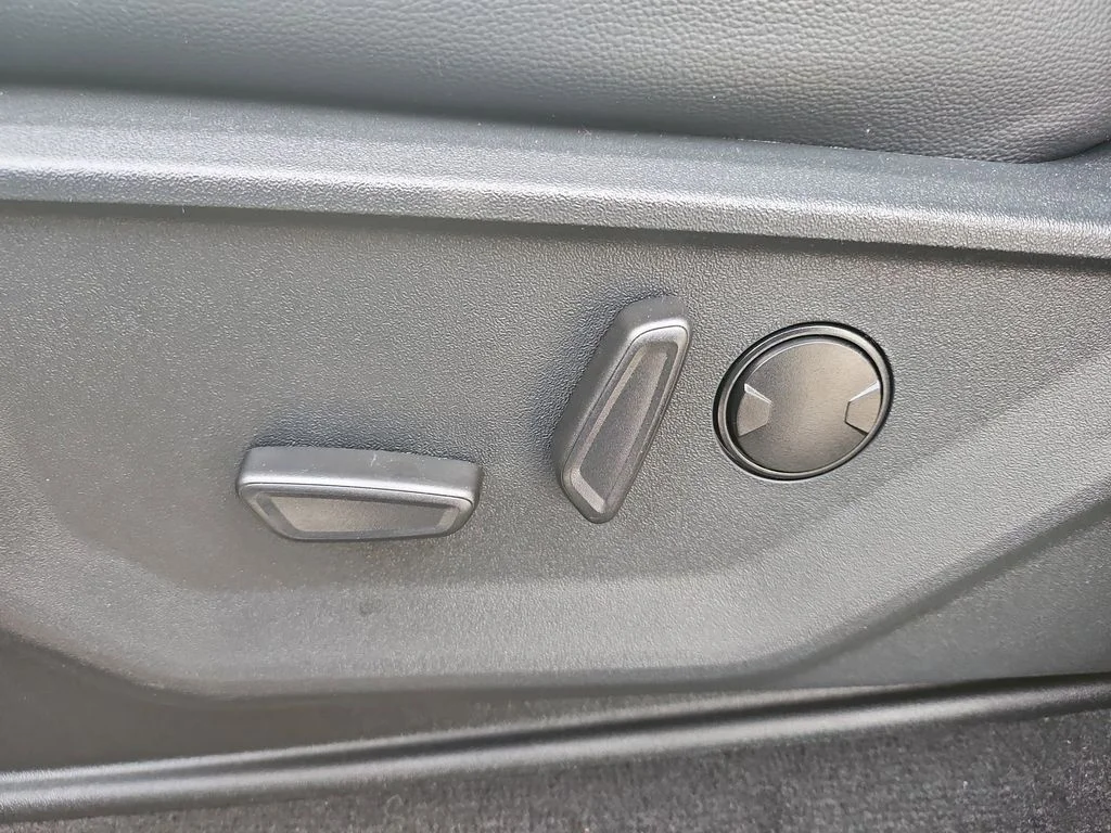 New 2026 Avalanche Ford F-250® Lariat® image 29