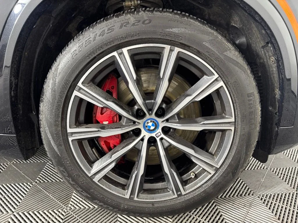 Used 2022 Black BMW xDrive45e image 12